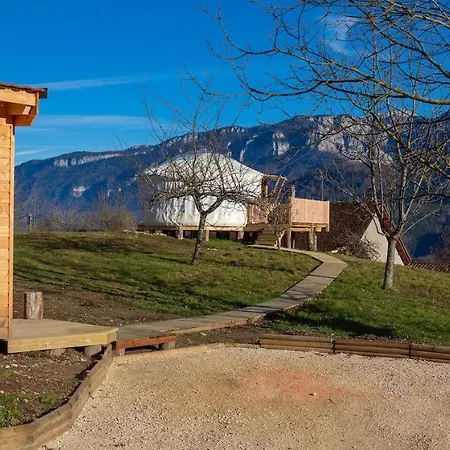 La Yourte Etoile Bed & Breakfast