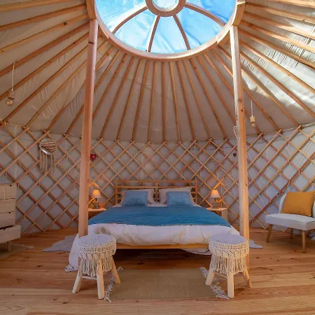 La Yourte Etoile Bed & Breakfast